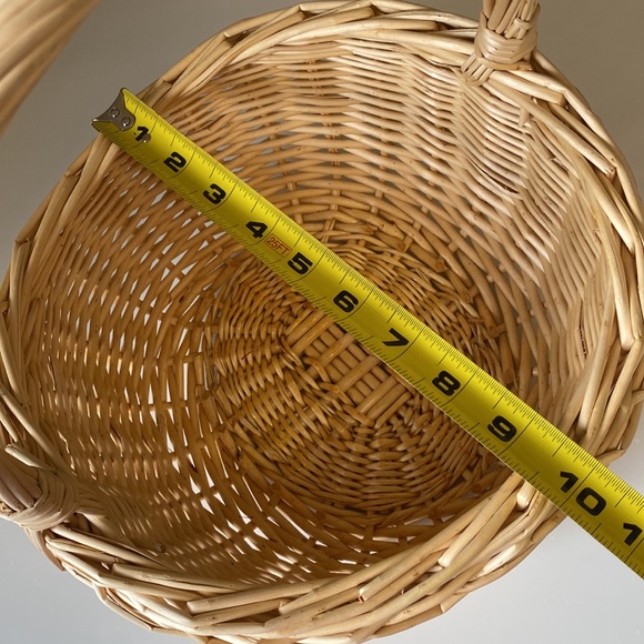 10” Round Woven Wicker Basket with Handle and Curved Thicker Rim - Picture 6 of 8